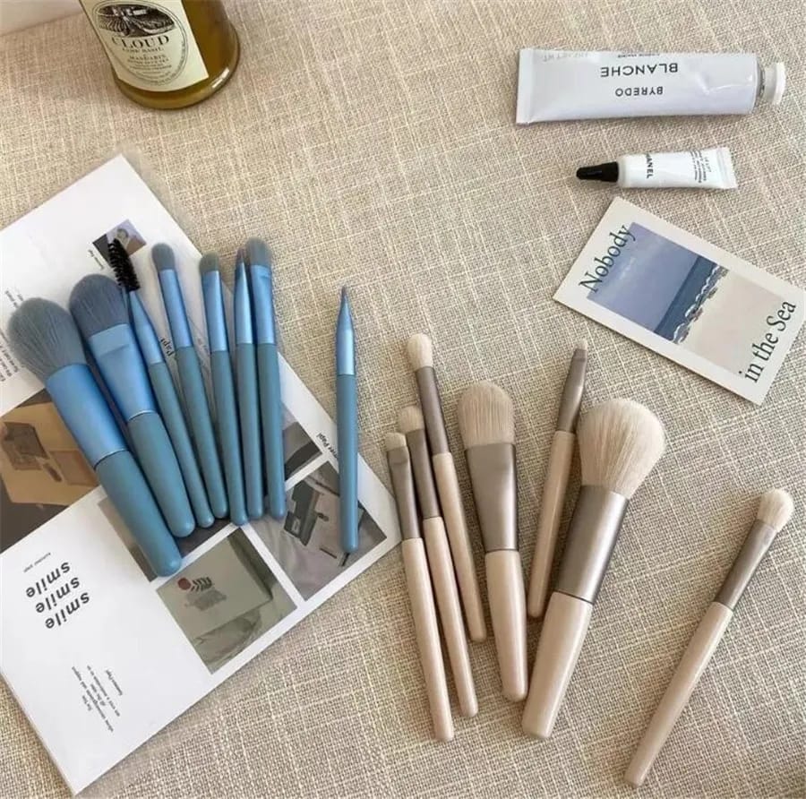 Travel Makeup Mini Brush Kit (8 Pcs)